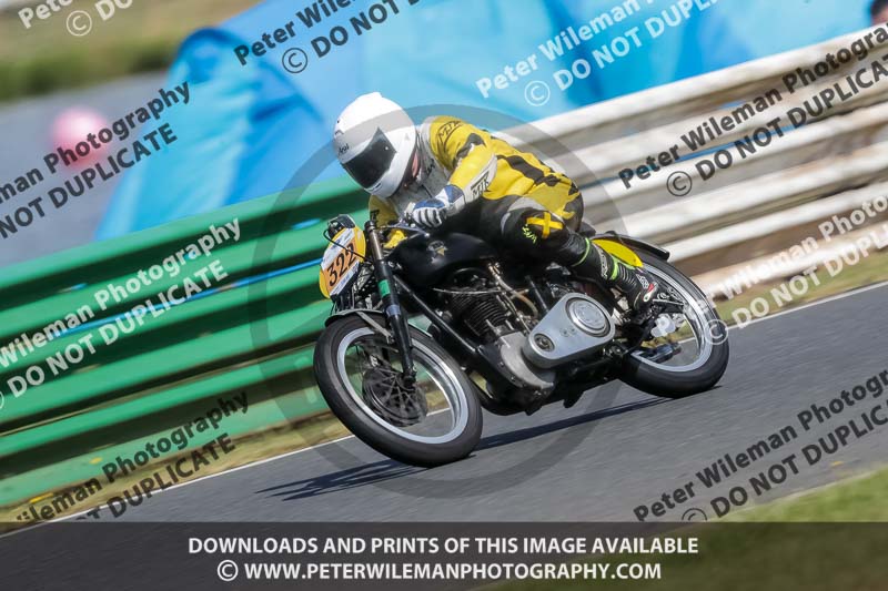 Vintage motorcycle club;eventdigitalimages;mallory park;mallory park trackday photographs;no limits trackdays;peter wileman photography;trackday digital images;trackday photos;vmcc festival 1000 bikes photographs