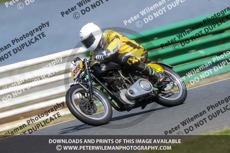 Vintage motorcycle club;eventdigitalimages;mallory park;mallory park trackday photographs;no limits trackdays;peter wileman photography;trackday digital images;trackday photos;vmcc festival 1000 bikes photographs