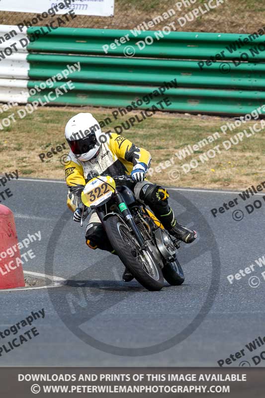 Vintage motorcycle club;eventdigitalimages;mallory park;mallory park trackday photographs;no limits trackdays;peter wileman photography;trackday digital images;trackday photos;vmcc festival 1000 bikes photographs