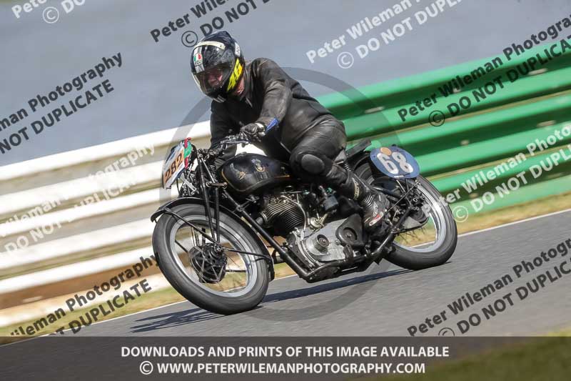 Vintage motorcycle club;eventdigitalimages;mallory park;mallory park trackday photographs;no limits trackdays;peter wileman photography;trackday digital images;trackday photos;vmcc festival 1000 bikes photographs
