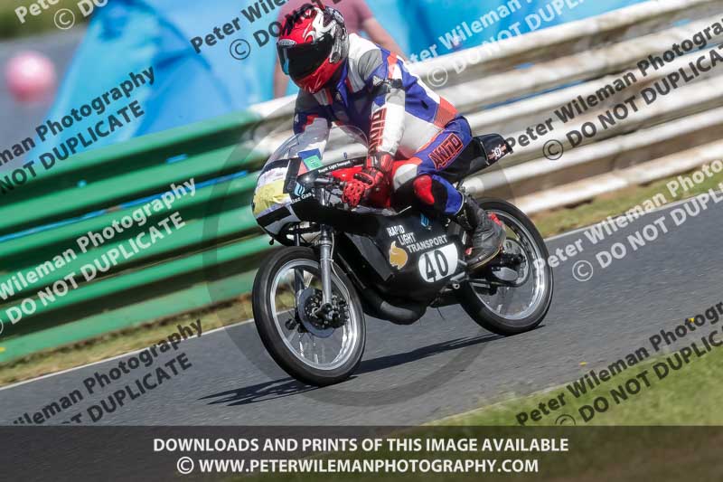 Vintage motorcycle club;eventdigitalimages;mallory park;mallory park trackday photographs;no limits trackdays;peter wileman photography;trackday digital images;trackday photos;vmcc festival 1000 bikes photographs