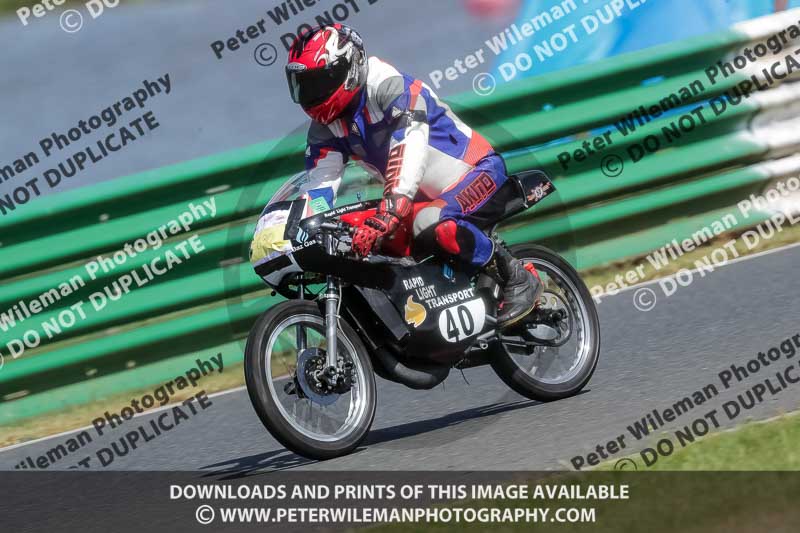 Vintage motorcycle club;eventdigitalimages;mallory park;mallory park trackday photographs;no limits trackdays;peter wileman photography;trackday digital images;trackday photos;vmcc festival 1000 bikes photographs