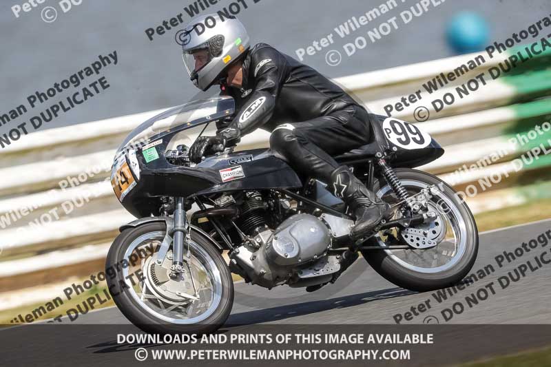 Vintage motorcycle club;eventdigitalimages;mallory park;mallory park trackday photographs;no limits trackdays;peter wileman photography;trackday digital images;trackday photos;vmcc festival 1000 bikes photographs