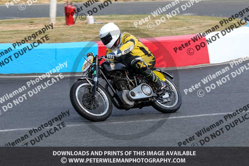 Vintage motorcycle club;eventdigitalimages;mallory park;mallory park trackday photographs;no limits trackdays;peter wileman photography;trackday digital images;trackday photos;vmcc festival 1000 bikes photographs