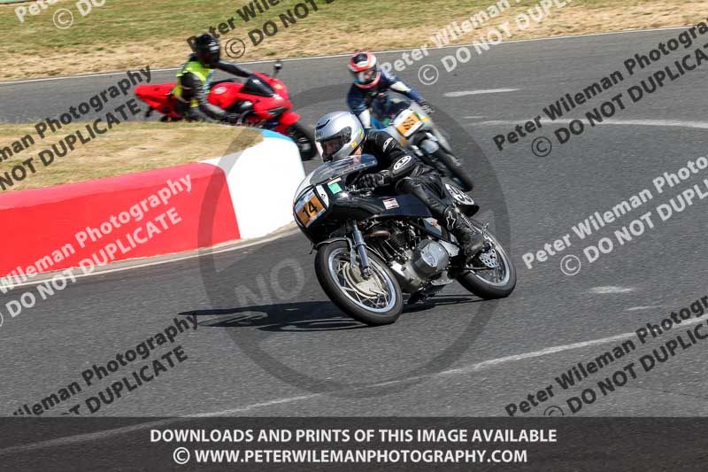 Vintage motorcycle club;eventdigitalimages;mallory park;mallory park trackday photographs;no limits trackdays;peter wileman photography;trackday digital images;trackday photos;vmcc festival 1000 bikes photographs