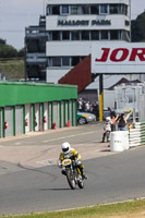 Vintage-motorcycle-club;eventdigitalimages;mallory-park;mallory-park-trackday-photographs;no-limits-trackdays;peter-wileman-photography;trackday-digital-images;trackday-photos;vmcc-festival-1000-bikes-photographs