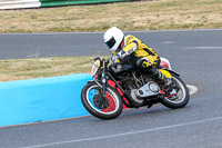 Vintage-motorcycle-club;eventdigitalimages;mallory-park;mallory-park-trackday-photographs;no-limits-trackdays;peter-wileman-photography;trackday-digital-images;trackday-photos;vmcc-festival-1000-bikes-photographs