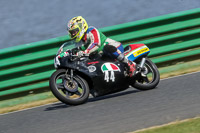 Vintage-motorcycle-club;eventdigitalimages;mallory-park;mallory-park-trackday-photographs;no-limits-trackdays;peter-wileman-photography;trackday-digital-images;trackday-photos;vmcc-festival-1000-bikes-photographs