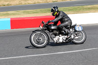 Vintage-motorcycle-club;eventdigitalimages;mallory-park;mallory-park-trackday-photographs;no-limits-trackdays;peter-wileman-photography;trackday-digital-images;trackday-photos;vmcc-festival-1000-bikes-photographs