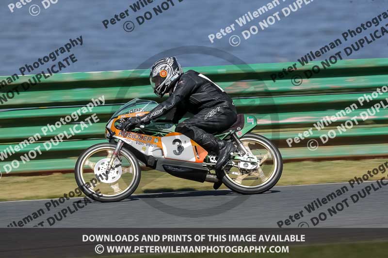 Vintage motorcycle club;eventdigitalimages;mallory park;mallory park trackday photographs;no limits trackdays;peter wileman photography;trackday digital images;trackday photos;vmcc festival 1000 bikes photographs