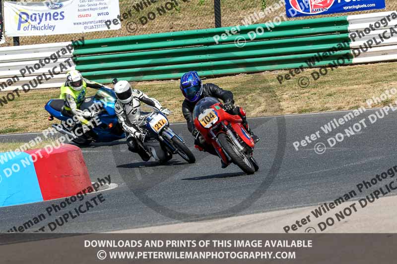 Vintage motorcycle club;eventdigitalimages;mallory park;mallory park trackday photographs;no limits trackdays;peter wileman photography;trackday digital images;trackday photos;vmcc festival 1000 bikes photographs