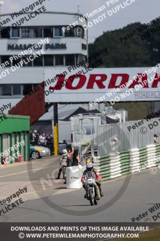 Vintage motorcycle club;eventdigitalimages;mallory park;mallory park trackday photographs;no limits trackdays;peter wileman photography;trackday digital images;trackday photos;vmcc festival 1000 bikes photographs