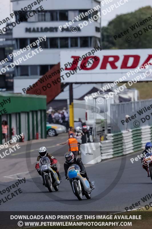 Vintage motorcycle club;eventdigitalimages;mallory park;mallory park trackday photographs;no limits trackdays;peter wileman photography;trackday digital images;trackday photos;vmcc festival 1000 bikes photographs