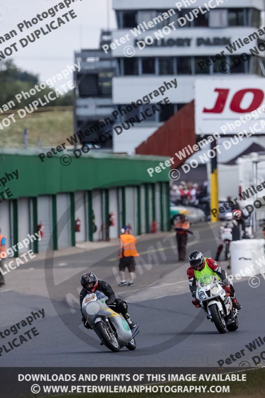 Vintage motorcycle club;eventdigitalimages;mallory park;mallory park trackday photographs;no limits trackdays;peter wileman photography;trackday digital images;trackday photos;vmcc festival 1000 bikes photographs