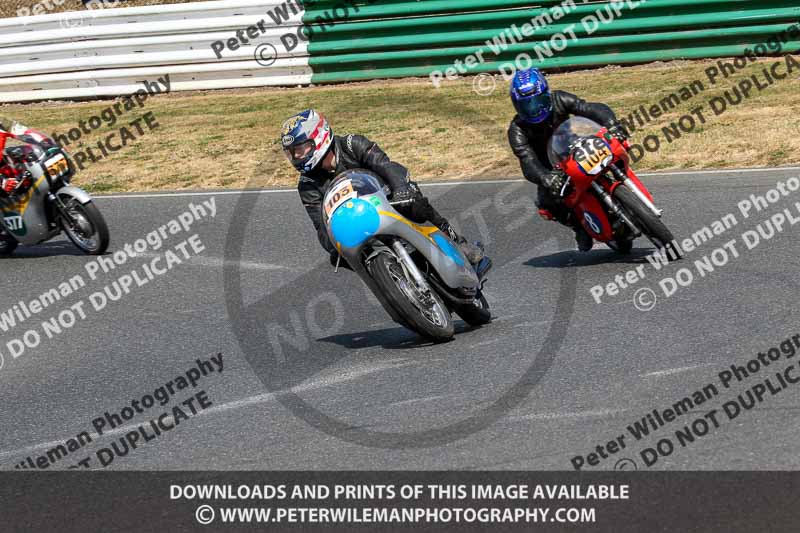 Vintage motorcycle club;eventdigitalimages;mallory park;mallory park trackday photographs;no limits trackdays;peter wileman photography;trackday digital images;trackday photos;vmcc festival 1000 bikes photographs