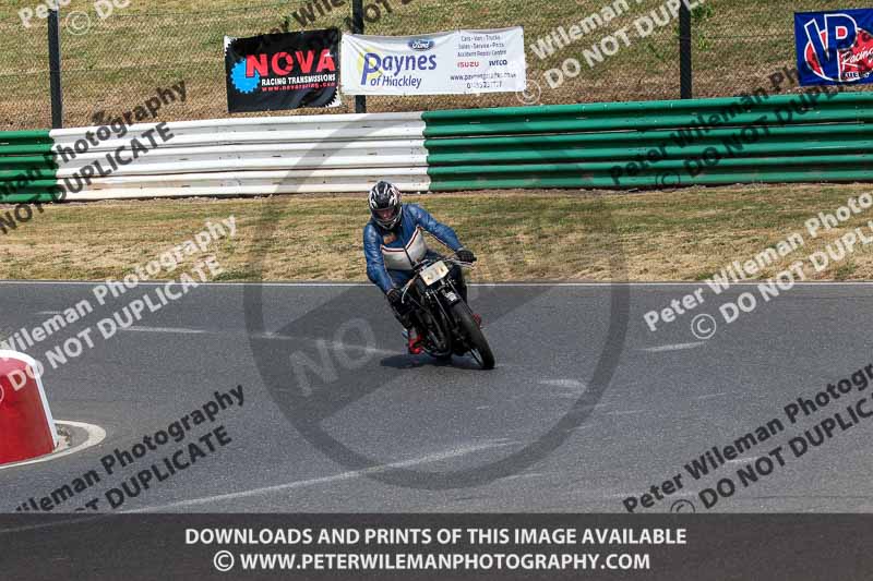 Vintage motorcycle club;eventdigitalimages;mallory park;mallory park trackday photographs;no limits trackdays;peter wileman photography;trackday digital images;trackday photos;vmcc festival 1000 bikes photographs