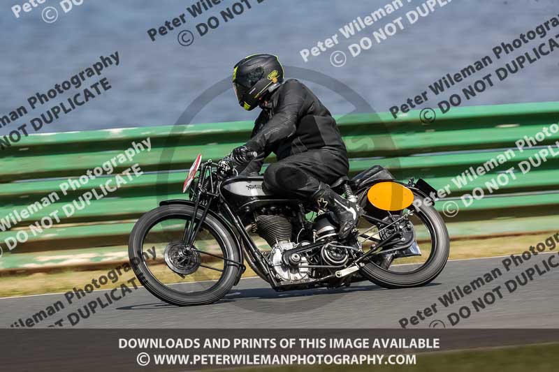 Vintage motorcycle club;eventdigitalimages;mallory park;mallory park trackday photographs;no limits trackdays;peter wileman photography;trackday digital images;trackday photos;vmcc festival 1000 bikes photographs
