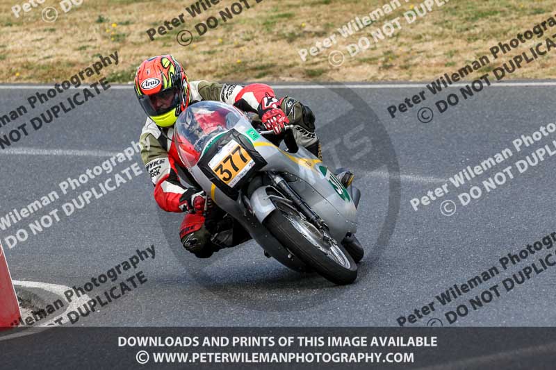 Vintage motorcycle club;eventdigitalimages;mallory park;mallory park trackday photographs;no limits trackdays;peter wileman photography;trackday digital images;trackday photos;vmcc festival 1000 bikes photographs