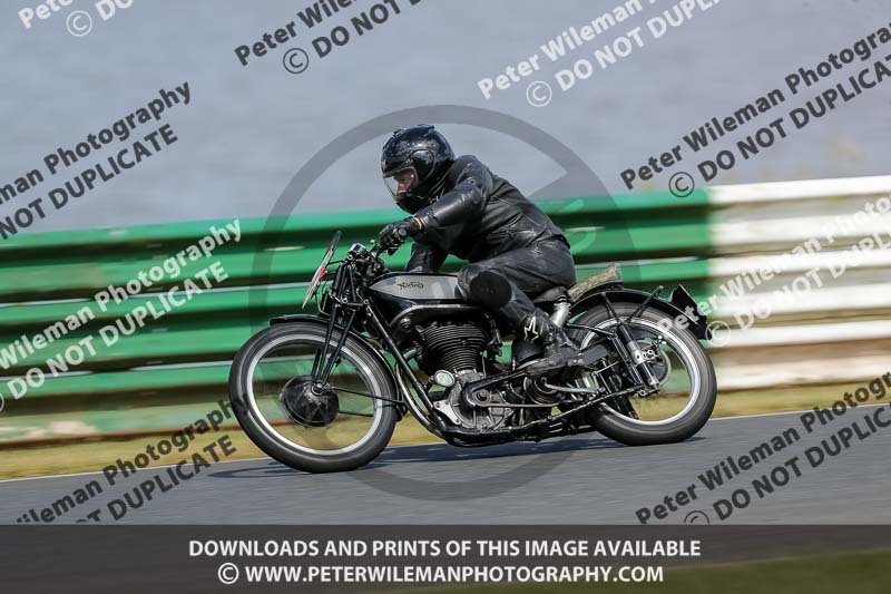Vintage motorcycle club;eventdigitalimages;mallory park;mallory park trackday photographs;no limits trackdays;peter wileman photography;trackday digital images;trackday photos;vmcc festival 1000 bikes photographs