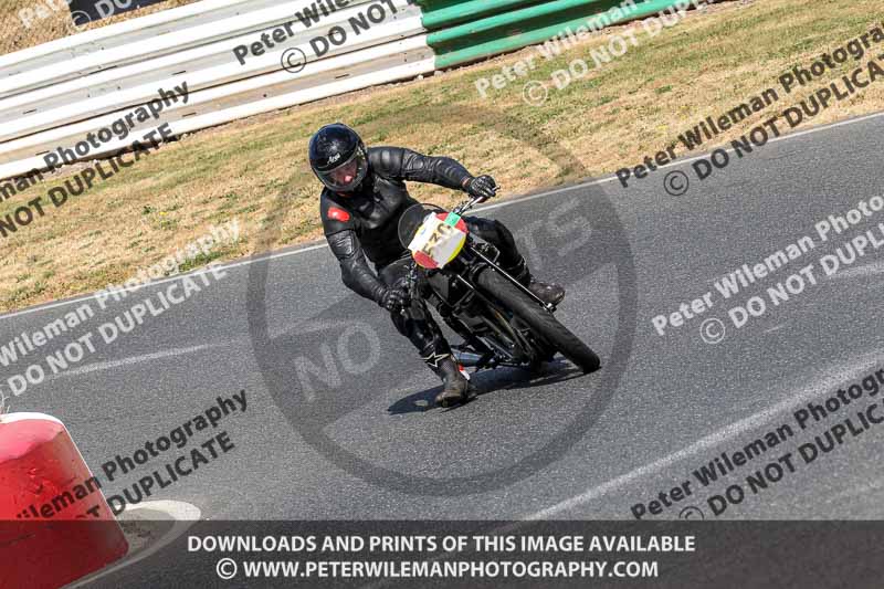 Vintage motorcycle club;eventdigitalimages;mallory park;mallory park trackday photographs;no limits trackdays;peter wileman photography;trackday digital images;trackday photos;vmcc festival 1000 bikes photographs