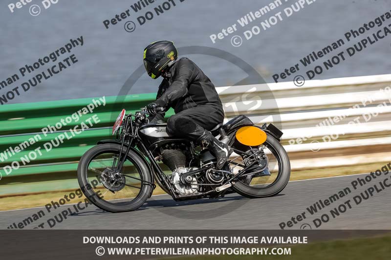 Vintage motorcycle club;eventdigitalimages;mallory park;mallory park trackday photographs;no limits trackdays;peter wileman photography;trackday digital images;trackday photos;vmcc festival 1000 bikes photographs