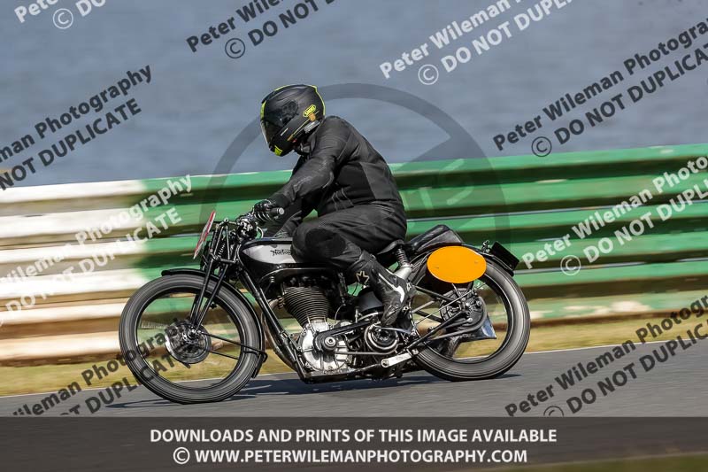 Vintage motorcycle club;eventdigitalimages;mallory park;mallory park trackday photographs;no limits trackdays;peter wileman photography;trackday digital images;trackday photos;vmcc festival 1000 bikes photographs