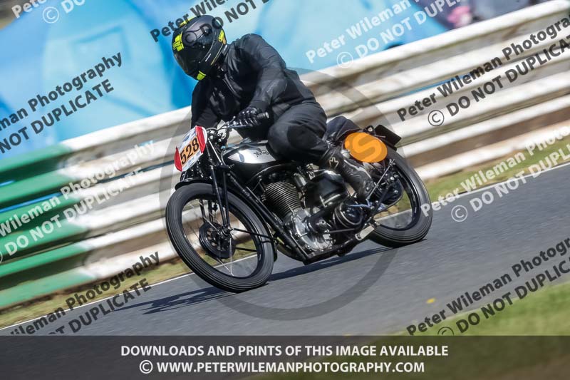 Vintage motorcycle club;eventdigitalimages;mallory park;mallory park trackday photographs;no limits trackdays;peter wileman photography;trackday digital images;trackday photos;vmcc festival 1000 bikes photographs
