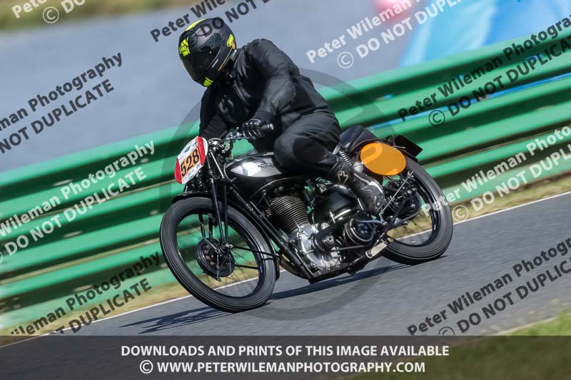 Vintage motorcycle club;eventdigitalimages;mallory park;mallory park trackday photographs;no limits trackdays;peter wileman photography;trackday digital images;trackday photos;vmcc festival 1000 bikes photographs
