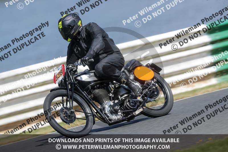 Vintage motorcycle club;eventdigitalimages;mallory park;mallory park trackday photographs;no limits trackdays;peter wileman photography;trackday digital images;trackday photos;vmcc festival 1000 bikes photographs