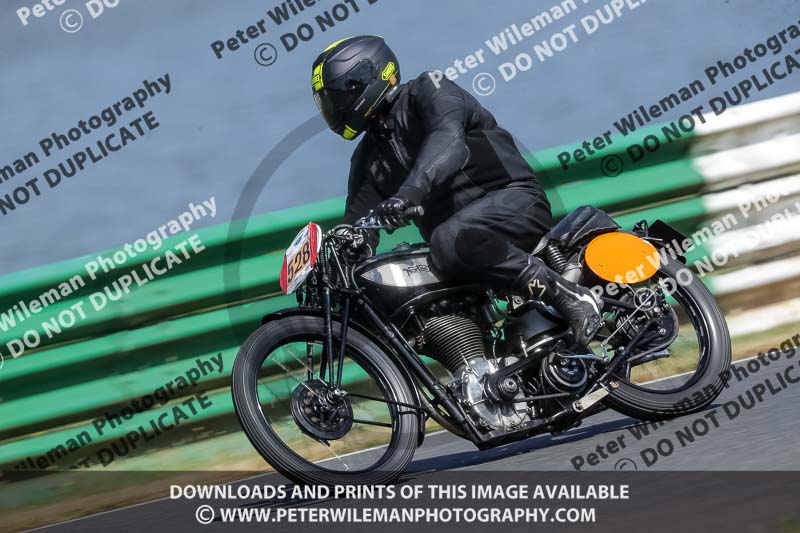 Vintage motorcycle club;eventdigitalimages;mallory park;mallory park trackday photographs;no limits trackdays;peter wileman photography;trackday digital images;trackday photos;vmcc festival 1000 bikes photographs