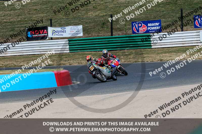 Vintage motorcycle club;eventdigitalimages;mallory park;mallory park trackday photographs;no limits trackdays;peter wileman photography;trackday digital images;trackday photos;vmcc festival 1000 bikes photographs
