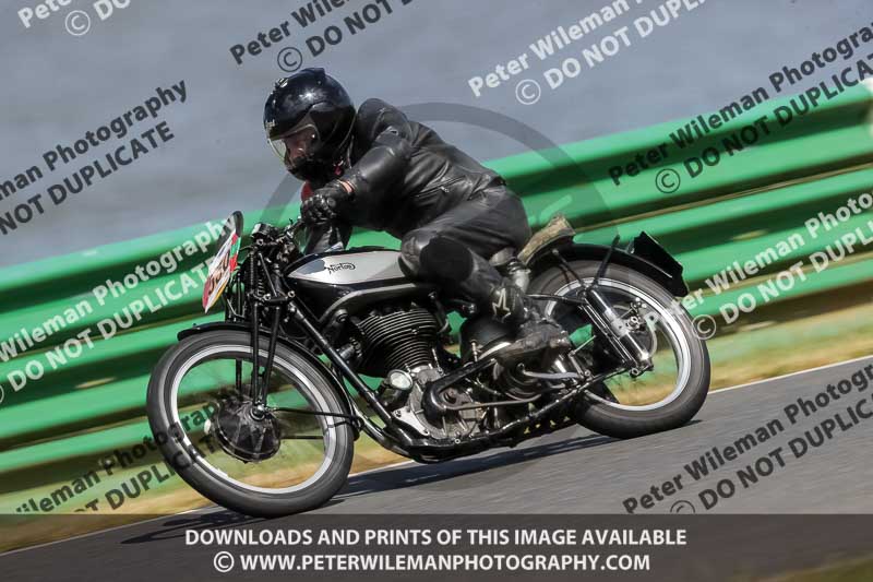 Vintage motorcycle club;eventdigitalimages;mallory park;mallory park trackday photographs;no limits trackdays;peter wileman photography;trackday digital images;trackday photos;vmcc festival 1000 bikes photographs