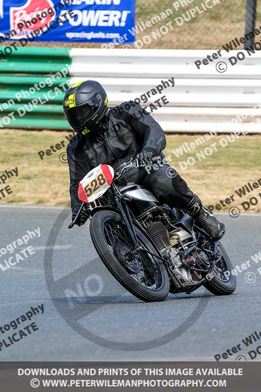 Vintage motorcycle club;eventdigitalimages;mallory park;mallory park trackday photographs;no limits trackdays;peter wileman photography;trackday digital images;trackday photos;vmcc festival 1000 bikes photographs
