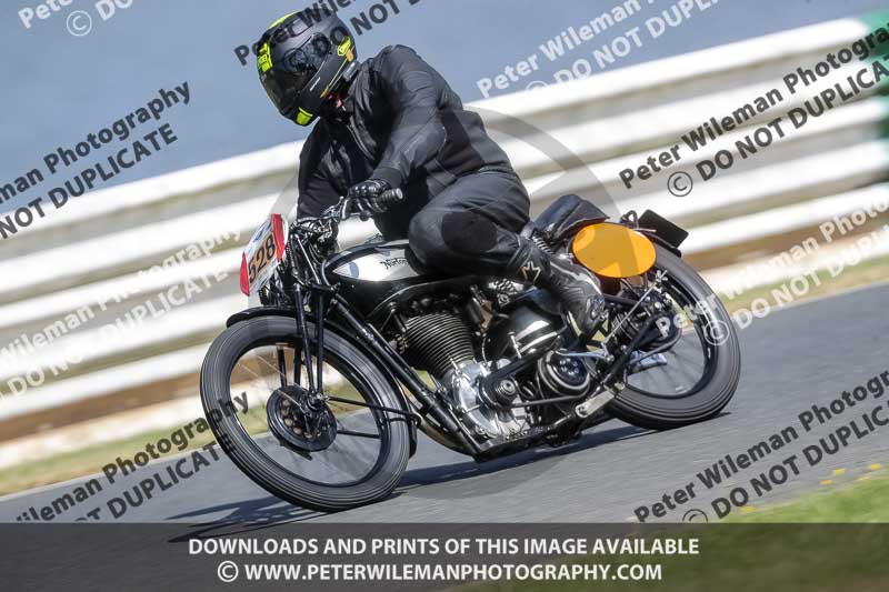 Vintage motorcycle club;eventdigitalimages;mallory park;mallory park trackday photographs;no limits trackdays;peter wileman photography;trackday digital images;trackday photos;vmcc festival 1000 bikes photographs