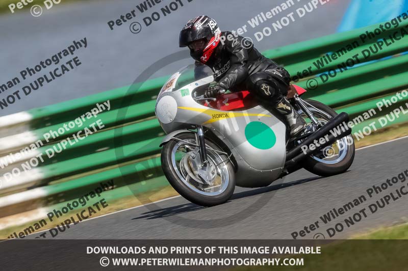 Vintage motorcycle club;eventdigitalimages;mallory park;mallory park trackday photographs;no limits trackdays;peter wileman photography;trackday digital images;trackday photos;vmcc festival 1000 bikes photographs
