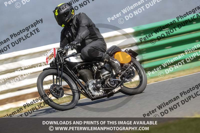 Vintage motorcycle club;eventdigitalimages;mallory park;mallory park trackday photographs;no limits trackdays;peter wileman photography;trackday digital images;trackday photos;vmcc festival 1000 bikes photographs