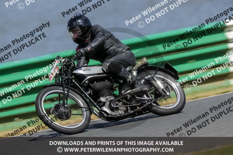 Vintage motorcycle club;eventdigitalimages;mallory park;mallory park trackday photographs;no limits trackdays;peter wileman photography;trackday digital images;trackday photos;vmcc festival 1000 bikes photographs