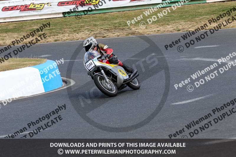 Vintage motorcycle club;eventdigitalimages;mallory park;mallory park trackday photographs;no limits trackdays;peter wileman photography;trackday digital images;trackday photos;vmcc festival 1000 bikes photographs