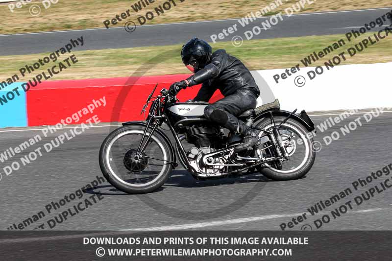 Vintage motorcycle club;eventdigitalimages;mallory park;mallory park trackday photographs;no limits trackdays;peter wileman photography;trackday digital images;trackday photos;vmcc festival 1000 bikes photographs