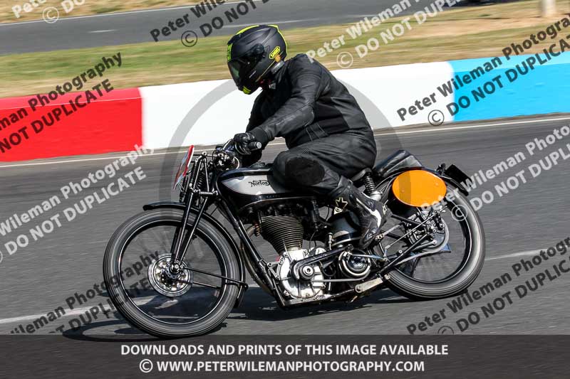 Vintage motorcycle club;eventdigitalimages;mallory park;mallory park trackday photographs;no limits trackdays;peter wileman photography;trackday digital images;trackday photos;vmcc festival 1000 bikes photographs