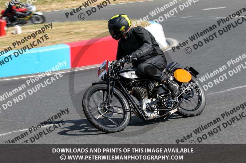 Vintage motorcycle club;eventdigitalimages;mallory park;mallory park trackday photographs;no limits trackdays;peter wileman photography;trackday digital images;trackday photos;vmcc festival 1000 bikes photographs