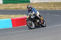 Vintage-motorcycle-club;eventdigitalimages;mallory-park;mallory-park-trackday-photographs;no-limits-trackdays;peter-wileman-photography;trackday-digital-images;trackday-photos;vmcc-festival-1000-bikes-photographs