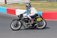 Vintage-motorcycle-club;eventdigitalimages;mallory-park;mallory-park-trackday-photographs;no-limits-trackdays;peter-wileman-photography;trackday-digital-images;trackday-photos;vmcc-festival-1000-bikes-photographs