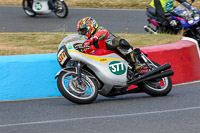 Vintage-motorcycle-club;eventdigitalimages;mallory-park;mallory-park-trackday-photographs;no-limits-trackdays;peter-wileman-photography;trackday-digital-images;trackday-photos;vmcc-festival-1000-bikes-photographs