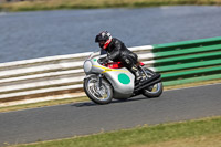 Vintage-motorcycle-club;eventdigitalimages;mallory-park;mallory-park-trackday-photographs;no-limits-trackdays;peter-wileman-photography;trackday-digital-images;trackday-photos;vmcc-festival-1000-bikes-photographs
