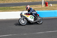 Vintage-motorcycle-club;eventdigitalimages;mallory-park;mallory-park-trackday-photographs;no-limits-trackdays;peter-wileman-photography;trackday-digital-images;trackday-photos;vmcc-festival-1000-bikes-photographs