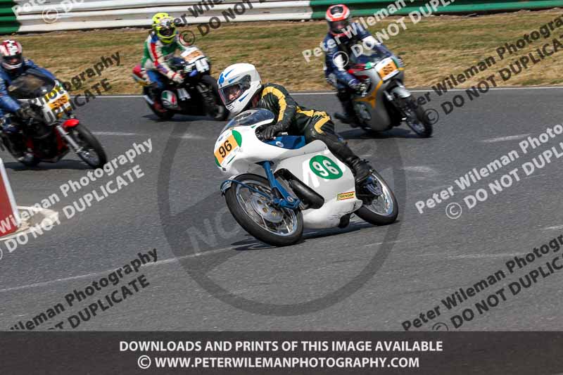 Vintage motorcycle club;eventdigitalimages;mallory park;mallory park trackday photographs;no limits trackdays;peter wileman photography;trackday digital images;trackday photos;vmcc festival 1000 bikes photographs