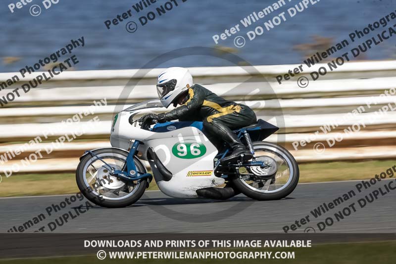 Vintage motorcycle club;eventdigitalimages;mallory park;mallory park trackday photographs;no limits trackdays;peter wileman photography;trackday digital images;trackday photos;vmcc festival 1000 bikes photographs