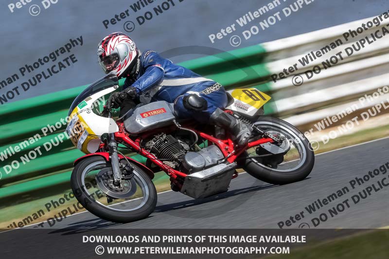 Vintage motorcycle club;eventdigitalimages;mallory park;mallory park trackday photographs;no limits trackdays;peter wileman photography;trackday digital images;trackday photos;vmcc festival 1000 bikes photographs