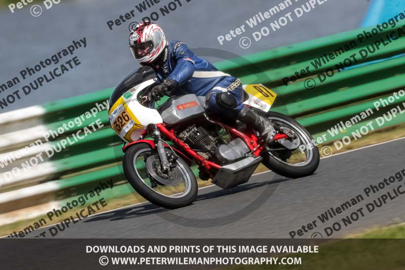 Vintage motorcycle club;eventdigitalimages;mallory park;mallory park trackday photographs;no limits trackdays;peter wileman photography;trackday digital images;trackday photos;vmcc festival 1000 bikes photographs